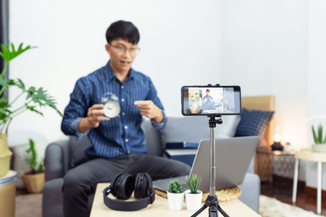 配信をしている男性